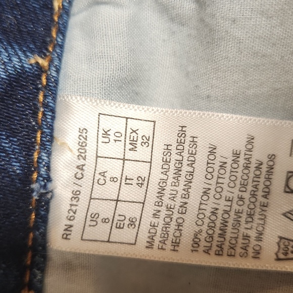 Guess Denim Shorts - Picture 7 of 7